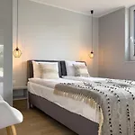 Vincent Darlowek מלון דירות 4*